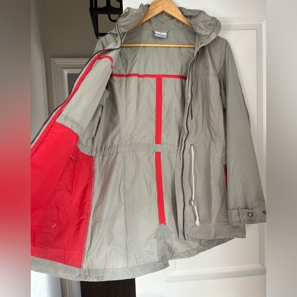 Columbia women’s jacket Sz. S waist drawstring light gray - Picture 3 of 9